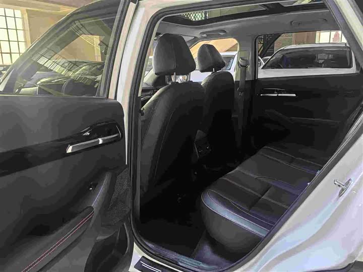 Kia KX3 2021 2021款 1.5L CVT潮流版