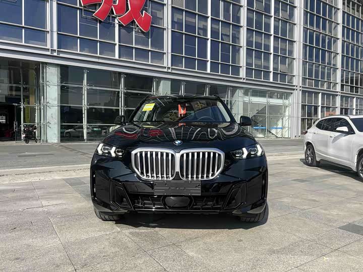 BMW X5 2026 2026款 xDrive 30Li 尊享型M运动曜夜套装