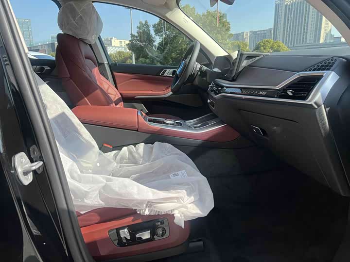 BMW X5 2026 2026款 xDrive 30Li 尊享型M运动曜夜套装