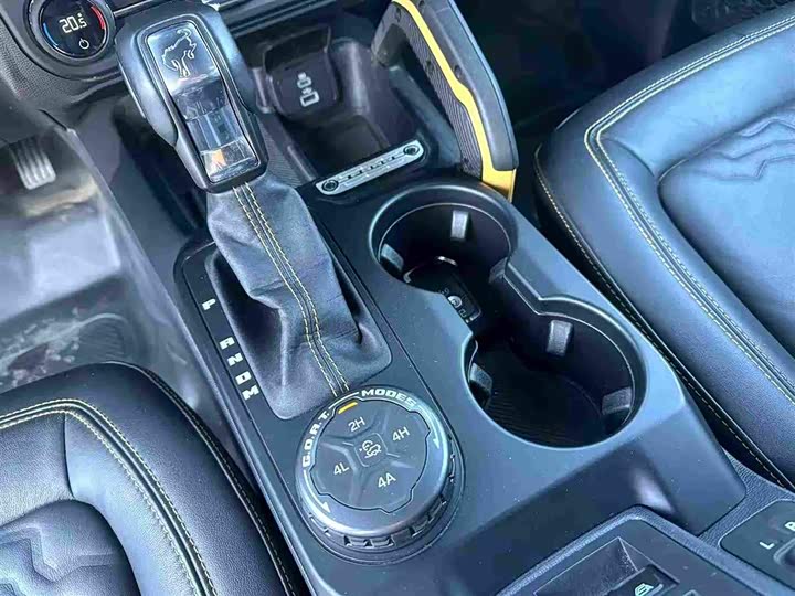 Ford Bronco 2024 2024款 2.3T 荒地