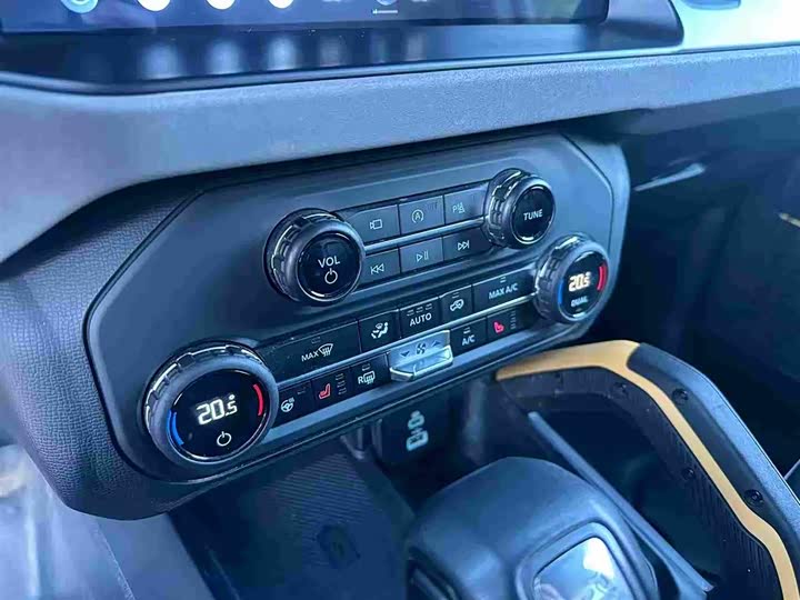 Ford Bronco 2024 2024款 2.3T 荒地