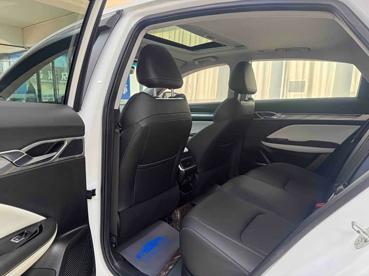 Geely Emgrand L 2022 2022款 1.4T CVT旗舰型