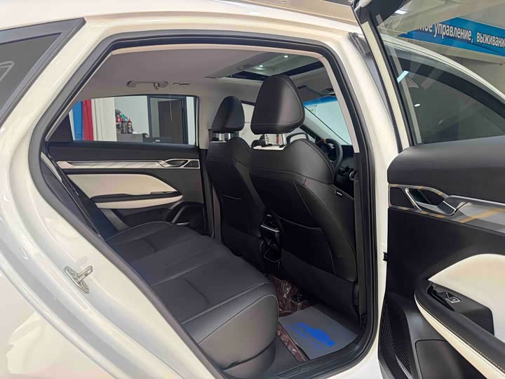 Geely Emgrand L 2022 2022款 1.4T CVT旗舰型