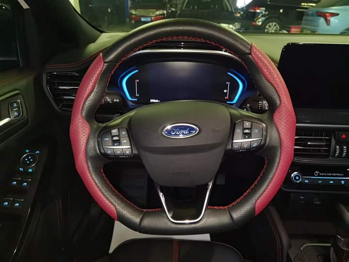 Ford Focus 2022 2022款 三厢 EcoBoost 180 自动ST Line