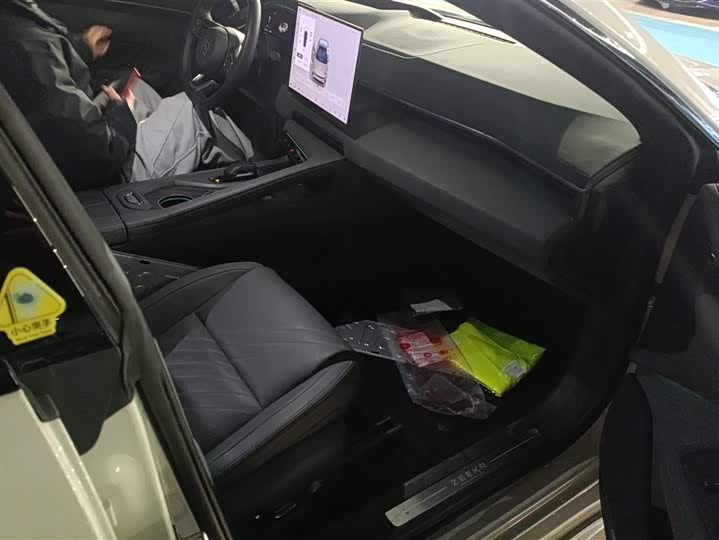 Zeekr 001 2025 2025款 YOU版 100kWh 四驱