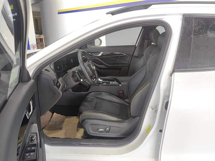 Bestune B70S 2022 2022款 2.0T 智潮统帅