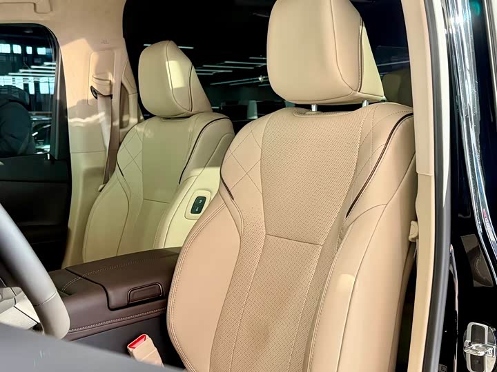 Toyota Alphard 2025 2025款 双擎 2.5L 臻享黄金版