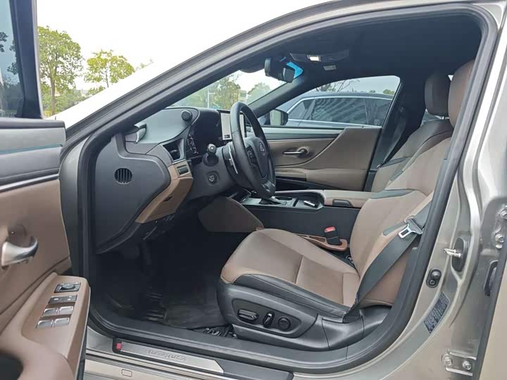 Lexus ES 2025 2025款 300h 臻享版