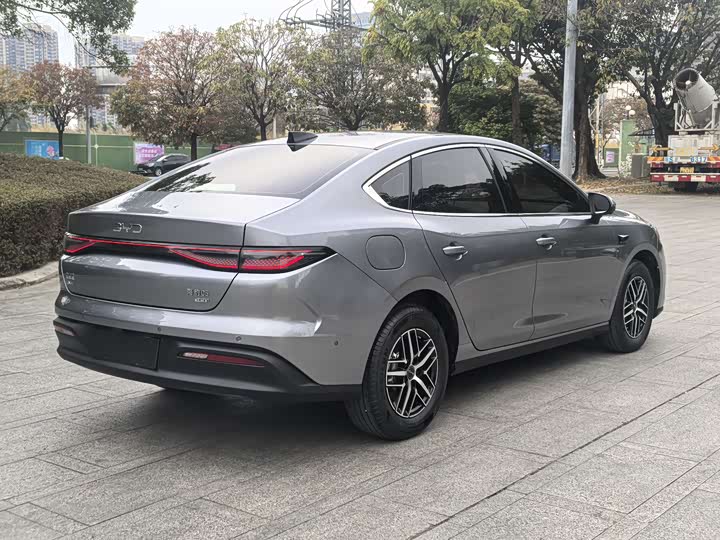 BYD Seal 05 DM-i Hybrid 2025 2025款 DM-i 智驾版 120KM旗舰型