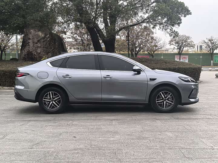 BYD Seal 05 DM-i Hybrid 2025 2025款 DM-i 智驾版 120KM旗舰型