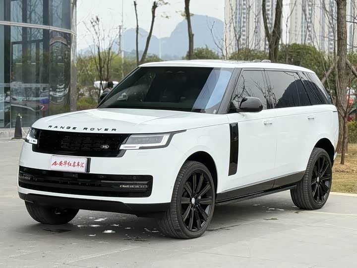 Land Rover Range Rover 2025 2025款 3.0 L6 400PS 盛世加长版