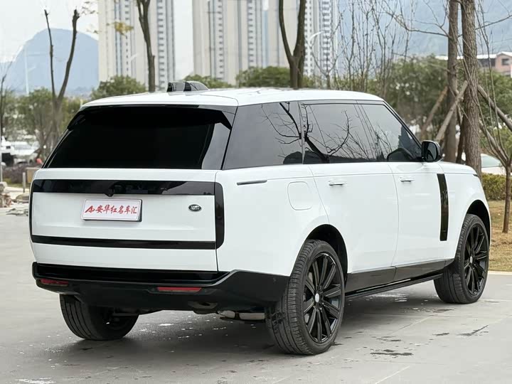 Land Rover Range Rover 2025 2025款 3.0 L6 400PS 盛世加长版