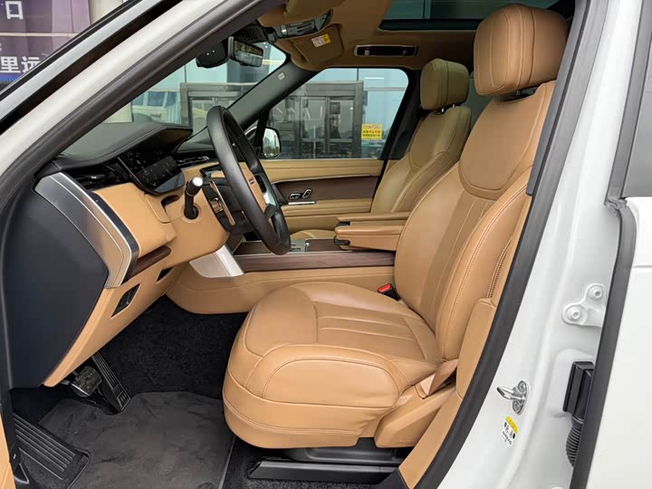 Land Rover Range Rover 2025 2025款 3.0 L6 400PS 盛世加长版