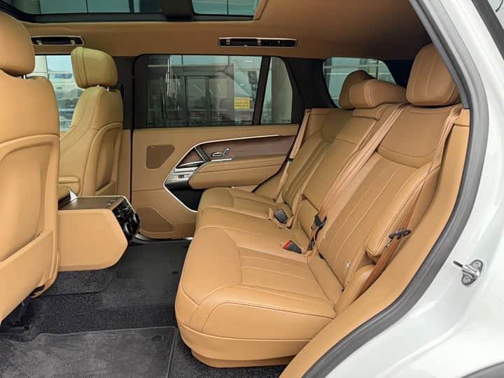 Land Rover Range Rover 2025 2025款 3.0 L6 400PS 盛世加长版