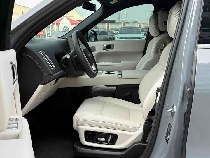 LiXiang L8 2025 2025款 Pro 智能焕新版