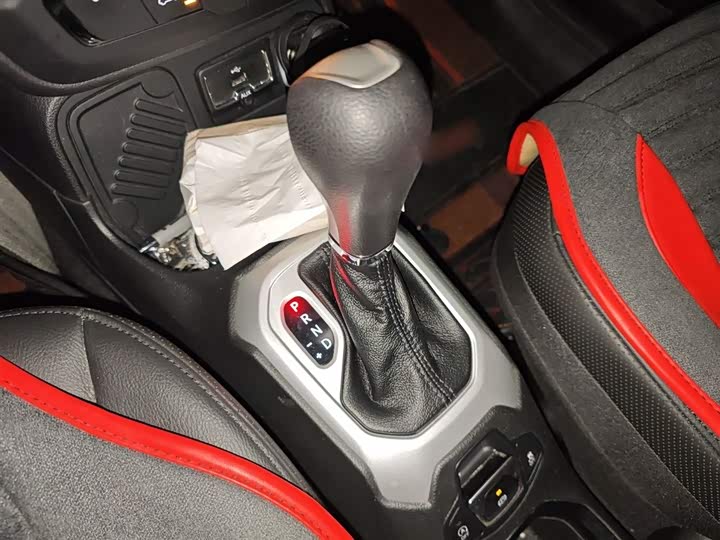 Jeep Renegade 2019 2019款 220T 自动领先版