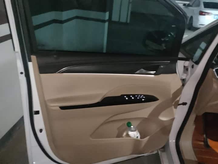 Buick GL8 Hybrid 2025 2025款 陆尚 尊享版 7座