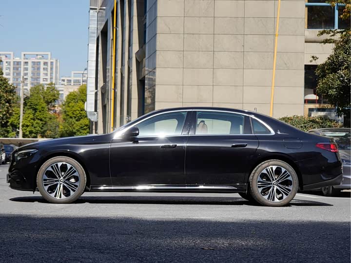 Mercedes-Benz E-Class Hybrid 2024 2024款 E 350 e L 插电式混合动力运动轿车