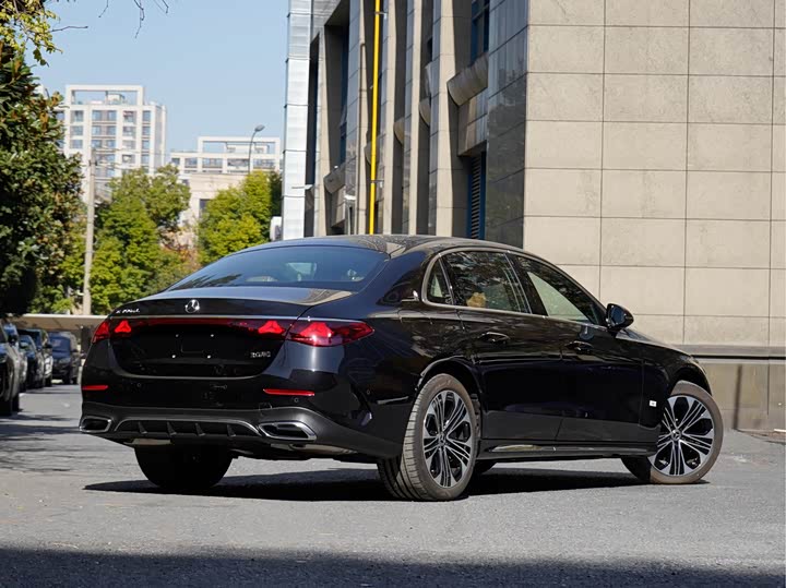 Mercedes-Benz E-Class Hybrid 2024 2024款 E 350 e L 插电式混合动力运动轿车