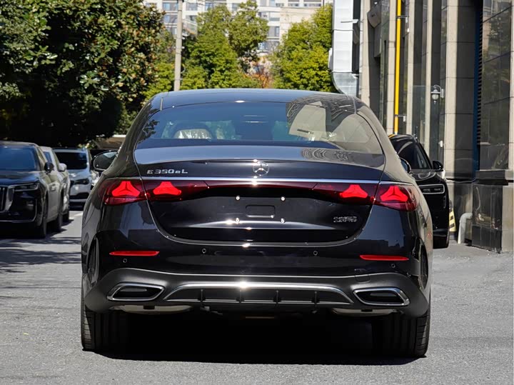 Mercedes-Benz E-Class Hybrid 2024 2024款 E 350 e L 插电式混合动力运动轿车