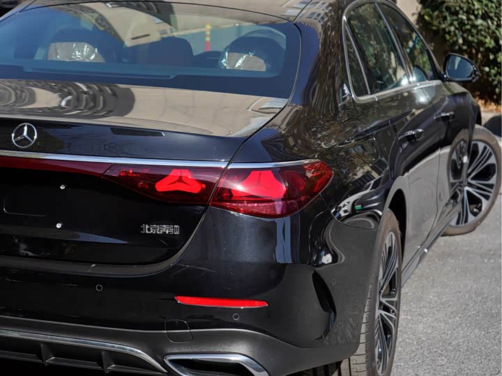 Mercedes-Benz E-Class Hybrid 2024 2024款 E 350 e L 插电式混合动力运动轿车