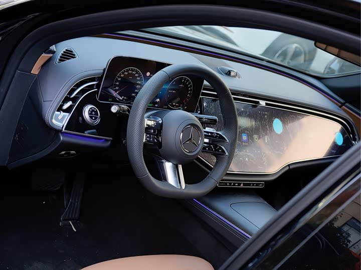 Mercedes-Benz E-Class Hybrid 2024 2024款 E 350 e L 插电式混合动力运动轿车