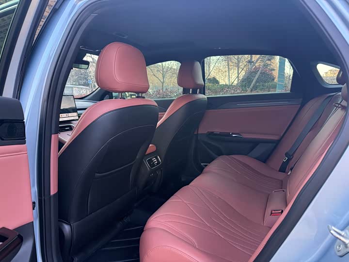 Geely Galaxy L6 2025 2025款 EM-i 140km 星舰版