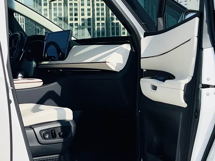 Lexus LM 2023 2023款 500h 六座尊崇版