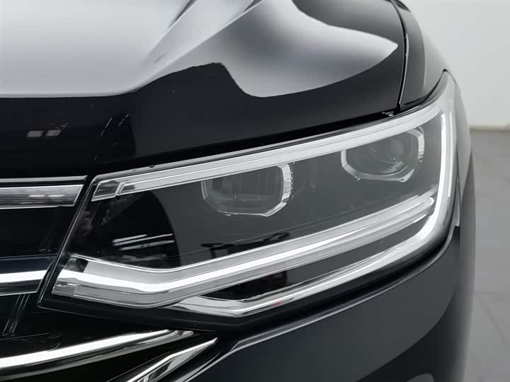 Volkswagen Tiguan L Pro 2025 2025款 出众款 300TSI 自动两驱龙腾版