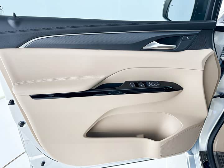 Buick GL8 Hybrid 2025 2025款 陆尚 尊享版 7座