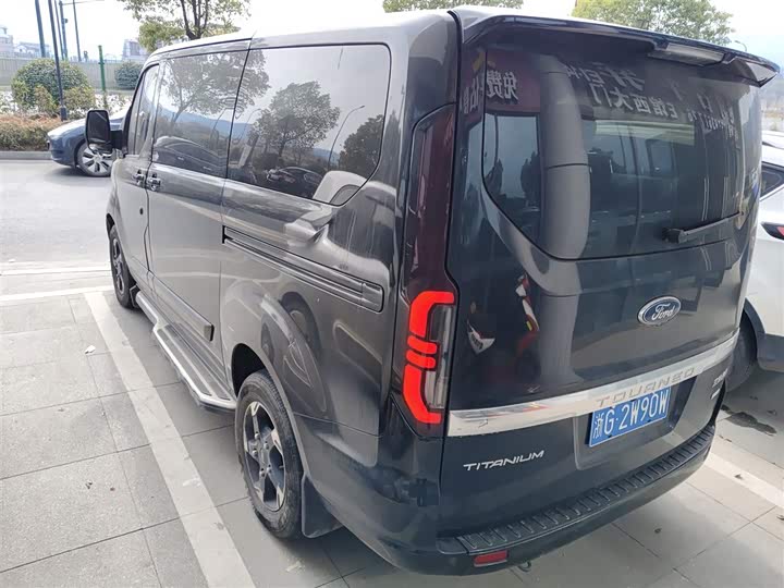 2023 Ford Tourneo