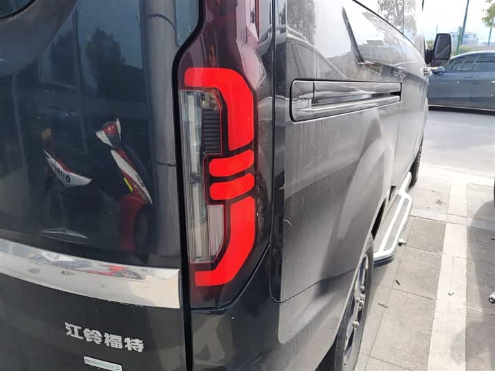 Ford Tourneo 2023 2023款 2.0T 自动致尊版