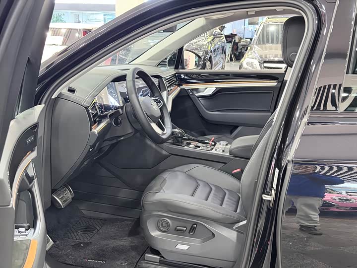 Volkswagen Touareg 2022 2022款 3.0TSI 锐享版 曜黑运动套装