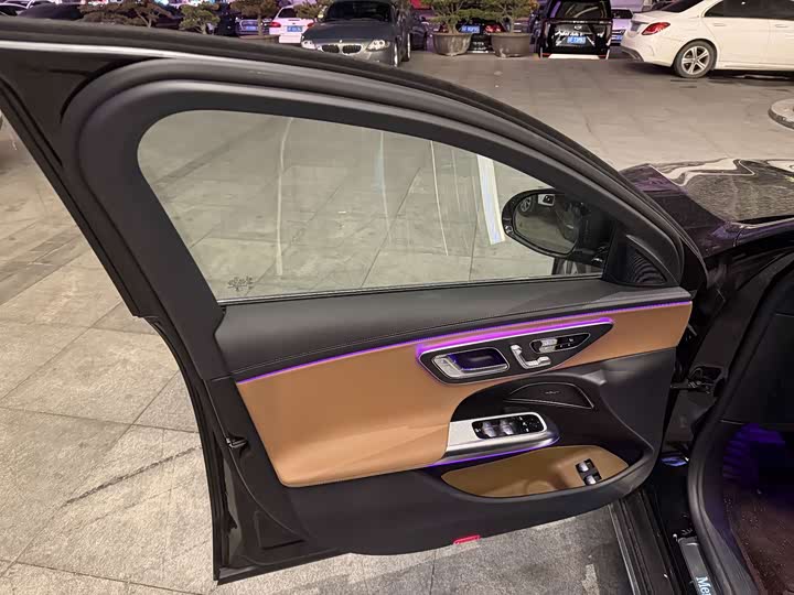 Mercedes-Benz E-Class Hybrid 2024 2024款 E 350 e L 插电式混合动力运动轿车