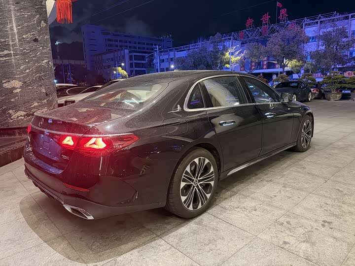 Mercedes-Benz E-Class Hybrid 2024 2024款 E 350 e L 插电式混合动力运动轿车