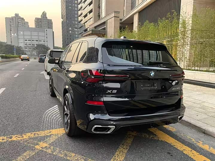 BMW X5 2025 2025款 xDrive 30Li 尊享型M运动曜夜套装