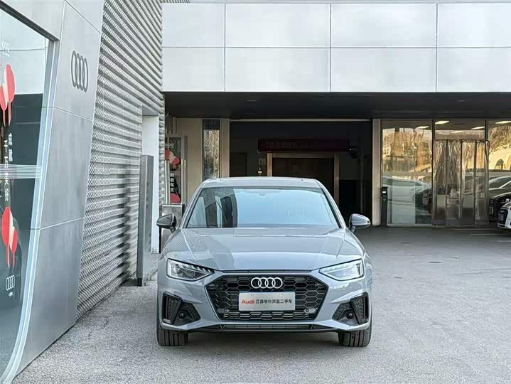 Audi A4L 2025 2025款 200万辆悦享版 40 TFSI 豪华动感型