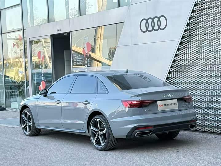 Audi A4L 2025 2025款 200万辆悦享版 40 TFSI 豪华动感型