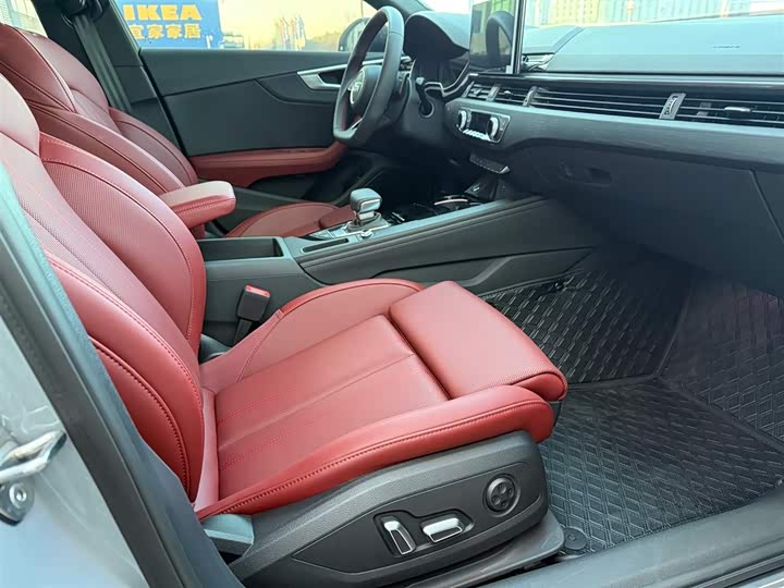 Audi A4L 2025 2025款 200万辆悦享版 40 TFSI 豪华动感型