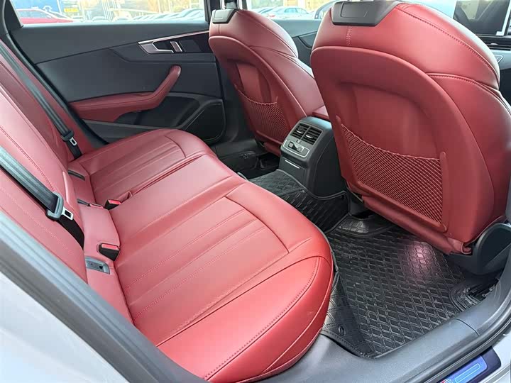 Audi A4L 2025 2025款 200万辆悦享版 40 TFSI 豪华动感型