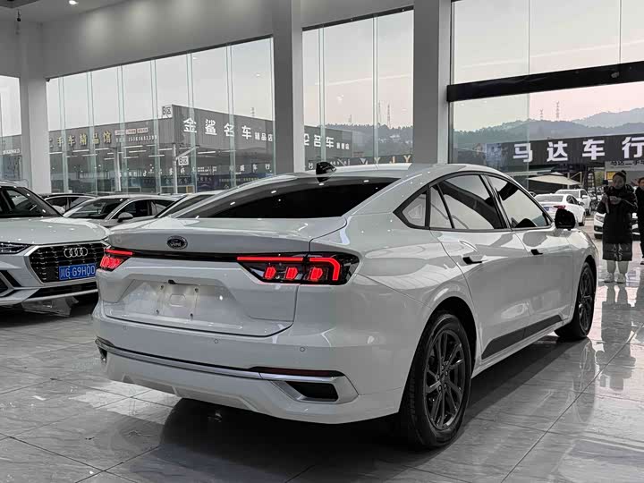 Ford Mondeo 2025 2025款 2.0T EcoBoost 豪华型