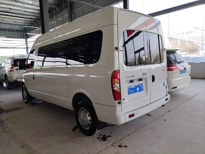 Maxus V80 2025 2025款 超值版傲运通 2.0T 手动长轴中顶127Ps 6/7/9座