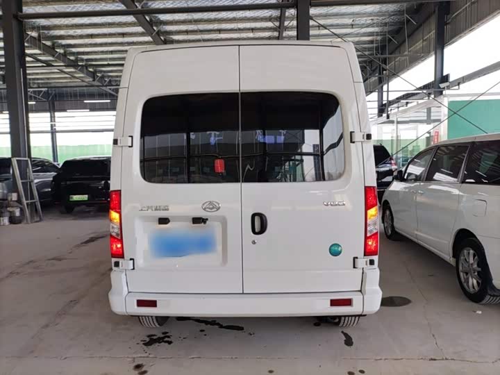 Maxus V80 2025 2025款 超值版傲运通 2.0T 手动长轴中顶127Ps 6/7/9座