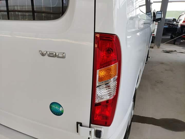 Maxus V80 2025 2025款 超值版傲运通 2.0T 手动长轴中顶127Ps 6/7/9座