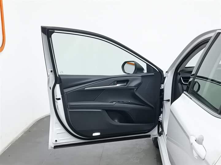 Toyota Camry 2026 2026款 双擎 2.0HE 精英版