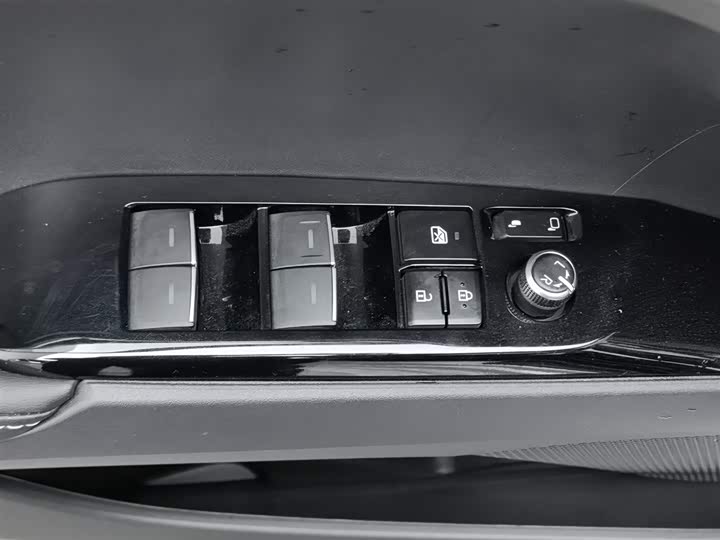 Toyota Camry 2026 2026款 双擎 2.0HE 精英版