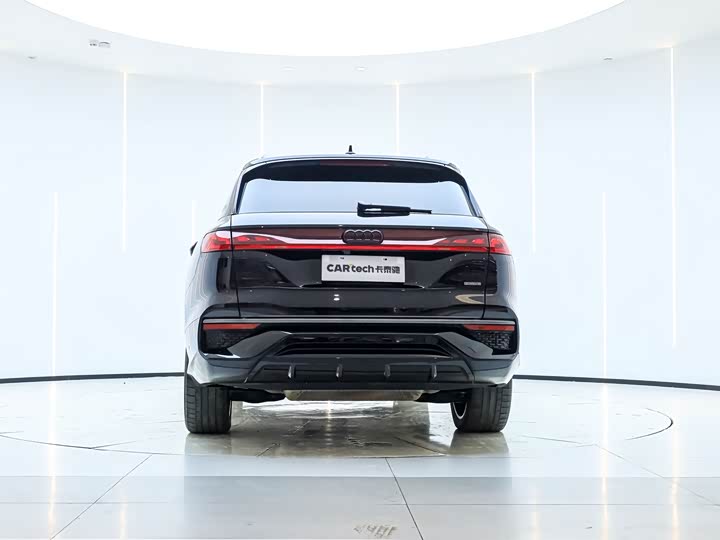 Audi Q6 2024 2024款 45 TFSI quattro 黑武士版 6座