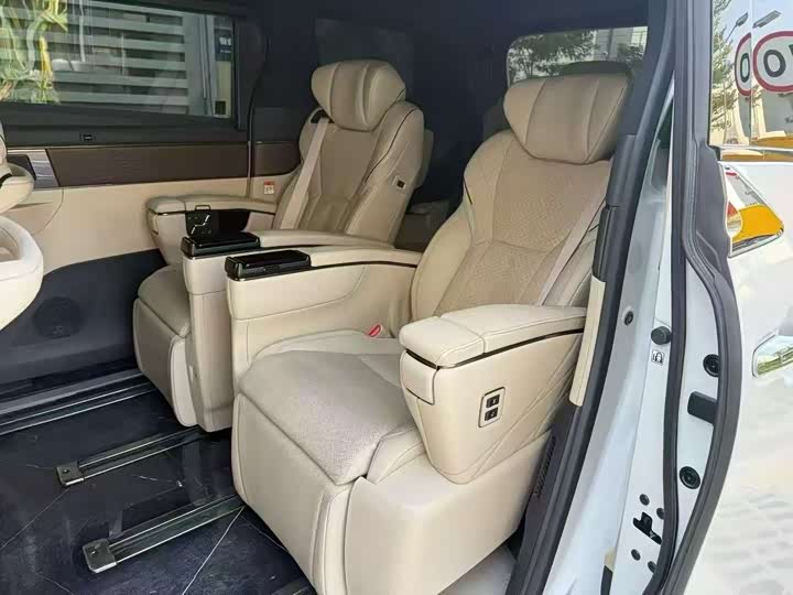 Toyota Alphard 2024 2024款 双擎 2.5L 尊贵版