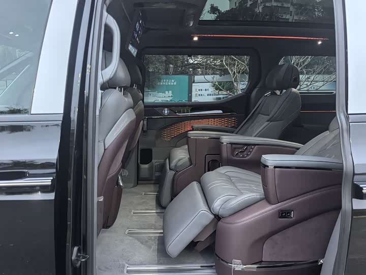 Zeekr 009 2024 2024款 七座过道版 108kWh