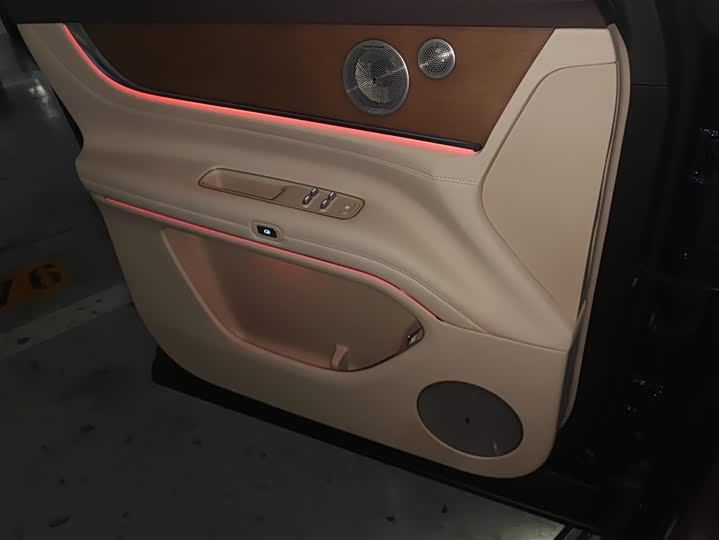 Aito M9 2025 2025款 纯电 Ultra版 100kWh 5座版